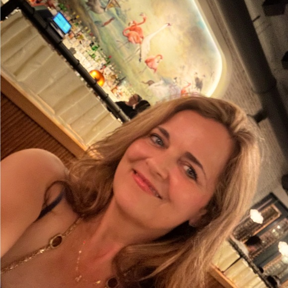 Meet your Posher, Louise - Picture 1 of 1